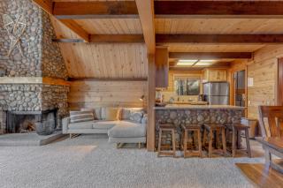 3BR with Sauna & Lake Views, 2 miles to Beach - Tahoe City - 9