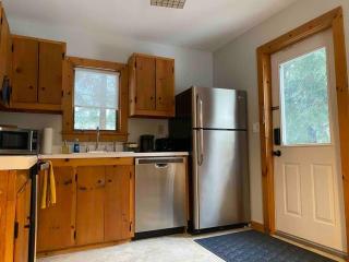 COZY GUESTHOUSE Minutes Away From Hiking! - New Marlborough - 2