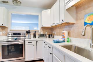 Lovely St Pete Beach Cottage, Walk to Beach and Town - 3