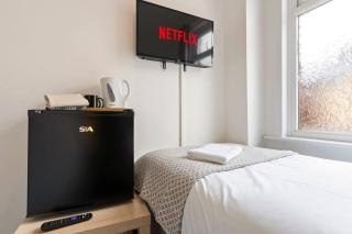 4 Bedroom 4 Bathroom House - Central Location - Free Parking, Fast Wifi and Smart TVs - Perfect for Contractors and Groups - by Yoko Property - Redcar - 2