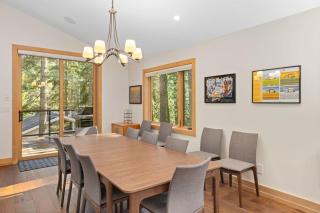 Daybreak Retreat at Carnelian Bay by Tahoe Getaways - Newly Remodeled 4BR w Private Hot Tub - Carnelian Bay - 2