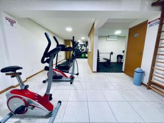 Apto 6º andar, 200m praia, 15min Beto Carrero, 2 quartos, sacada com churrasqueira - 4