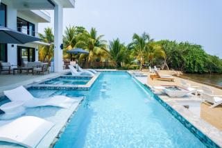 Spacious 4-Bed Villa in Placencia Village w Pool - 0