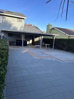 Spacious 4BR Pool Home Ensuite Baths Self CheckIn Fast WiFi WD - Palmdale - 4