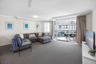 3 Bedroom Apartment with Lift - 8