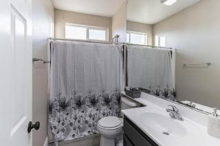 Modern 4BR Oasis, Fireplace, Patio & Spacious Family Room - 3