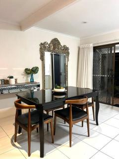 Unique Noosa Parade Townhouse - Noosaville - 0
