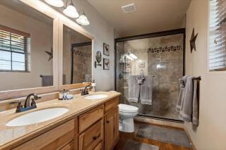 Cabin with Wild Horses, Fireplace, Dog Friendly & StarLink - 2