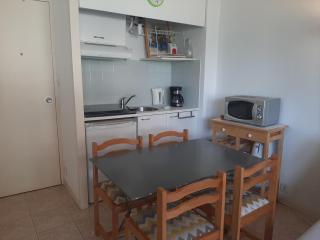 Appartement Coquet Proche Plage, Quartier Calme, Parking Privé - FR-1-239-1065 - 8