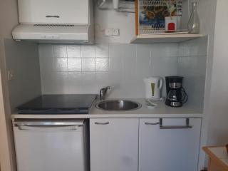 Appartement Coquet Proche Plage, Quartier Calme, Parking Privé - FR-1-239-1065 - 6