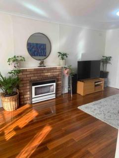 Glenroy Home near airport, city&shop - 8