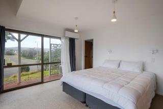 Beach Haven Manor - Waikanae Beach Holiday Home - Waikanae - 3