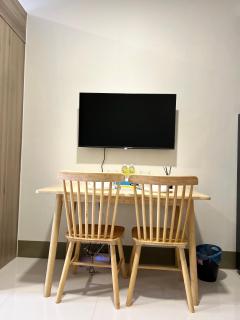 Cairong Inn Condominium pool TV with Netflix FAME RESIDENCES - Manila - 5
