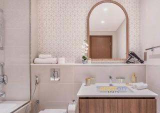 Luxurious 1 Bed in Dubai Creek Harbor, Hosted by Desert City Stays - Dubai - 6