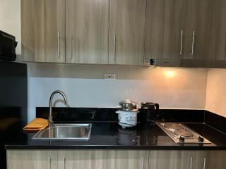 Cairong Inn Condominium pool TV with Netflix FAME RESIDENCES - Manila - 9