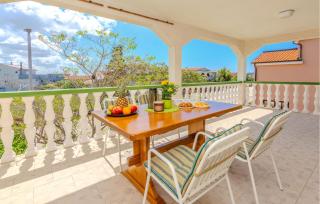 2 Bedroom Amazing Apartment In Vir - Vir - 1