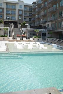 5 Min from everything! Pool, Gym, Balcony - 8