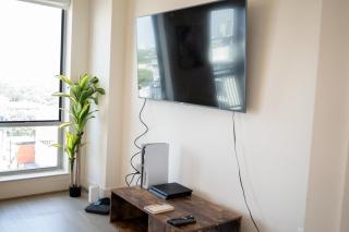 5 Min from everything! Pool, Gym, Balcony - 3