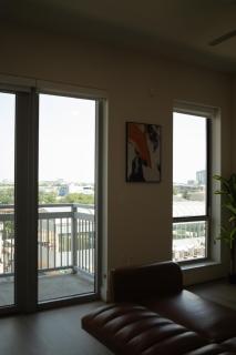 5 Min from everything! Pool, Gym, Balcony - 2