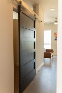 5 Min from everything! Pool, Gym, Balcony - 6