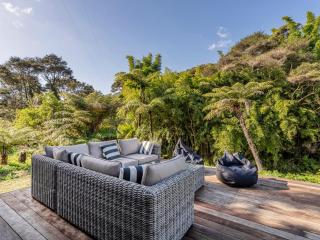 Valley Hideaway - Kūaotunu Holiday Cabin - 8