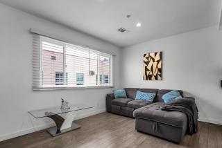 Fully furnished one bedroom with full bathroom in Koreatown - Los Angeles - 1