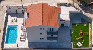 Luxurious 7-Bedroom Villa MI with Private Pool, 500m from the Beach - 1