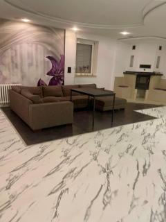 Schöne, hochwertige 5 Zimmer Wohnung in Oberhausen - 0