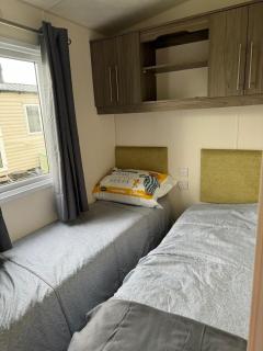 Homely 6 Berth Caravan With Decking And Wi-Fi At Seawick, Essex Ref 27928Sw - Clacton-on-Sea - 5