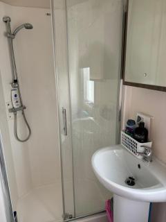 Homely 6 Berth Caravan With Decking And Wi-Fi At Seawick, Essex Ref 27928Sw - Clacton-on-Sea - 4