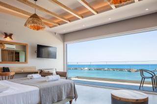 Skipper Beachfront Suites - 0