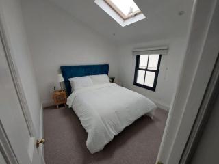 Large newly refurbished house close to harbour - 5