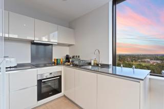Heathrow Apartment Sleeps 4 - Sunbury Common - 6