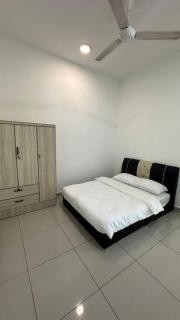 Southbay Seaview Condo A10 10minQueensbay 10minSpice - 9