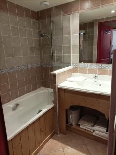 Résidence Les Alpages 4 étoiles - Appartement 4 personnes - Piscine, Hammam, Sauna, Jacuzzi - ValCenis 73480 - 2