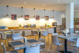 Apartamentos Puerta del Sur - Seville - 4