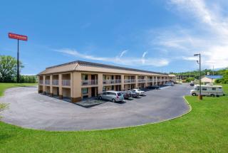Econo Lodge Inn & Suites East - 8