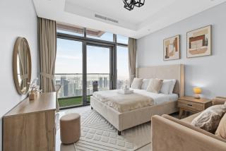 Luxury Stay with Burj Khalifa Views & Infinity Pool - Dubai - 9