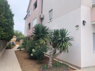 Apartment sleeps 4 close to beach - 9