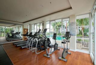 Scenic Studio Room Apartment Vida View Makassar By Travelio - Pampang - 7