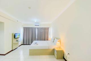 Best Deal Studio (No Kitchen) Grand Palace Kemayoran Apartment By Travelio - 2