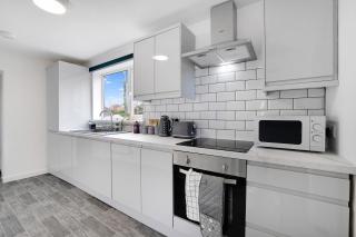 NEW! 3 Bedroom Home in Sunderland by Stay With Us, Perfect for Families & Contractors, FREE WiFi!! - - 8