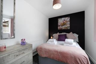NEW! 3 Bedroom Home in Sunderland by Stay With Us, Perfect for Families & Contractors, FREE WiFi!! - - 6