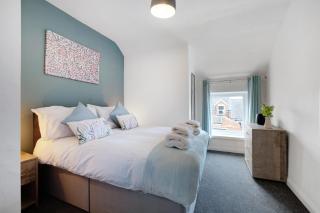 NEW! 3 Bedroom Home in Sunderland by Stay With Us, Perfect for Families & Contractors, FREE WiFi!! - - 5