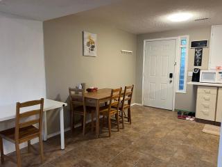 Charming Single House Lower Level - Calgary - 1