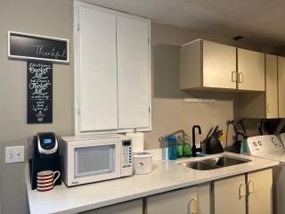 Charming Single House Lower Level - Calgary - 3