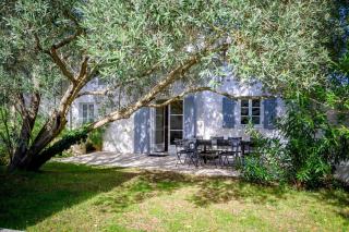 House with large garden and terrace a stone's throw from the port - 3