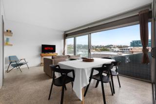 Charming 2BR Loft with Balconies near Bondi Beach - Sidney - 5