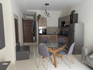Edka Suites - Modern Sunlit 2BD Apartments with Balconies - Close to Sliema Promenade, St Julian's & St Georges Bay - Il-Gżira - 4