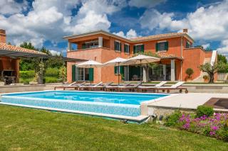 Beautiful Villa Village with tennis court in Tinj - Tinjan - 2